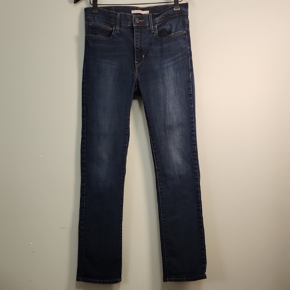 Levi’s Slimming Straight Jeans W30 L32 – Classic Dark Wash and Stretch Fit